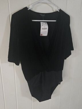 NWT Zara Accessories Black V-Neck Sleeve Bodysuit - Size M